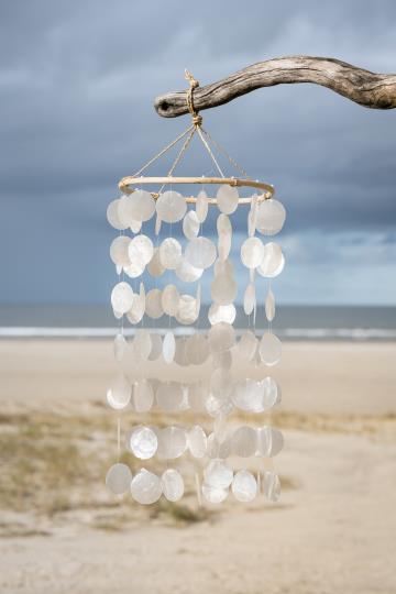 Wind chime w/beach shells round 7 rows white